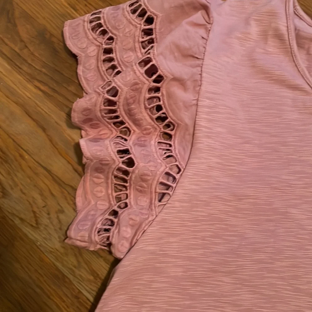 Cute top - Picture 2 of 3